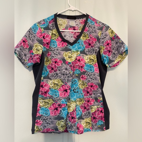 Cherokee Flowered Scrub Top Size medium like new - Picture 1 of 1